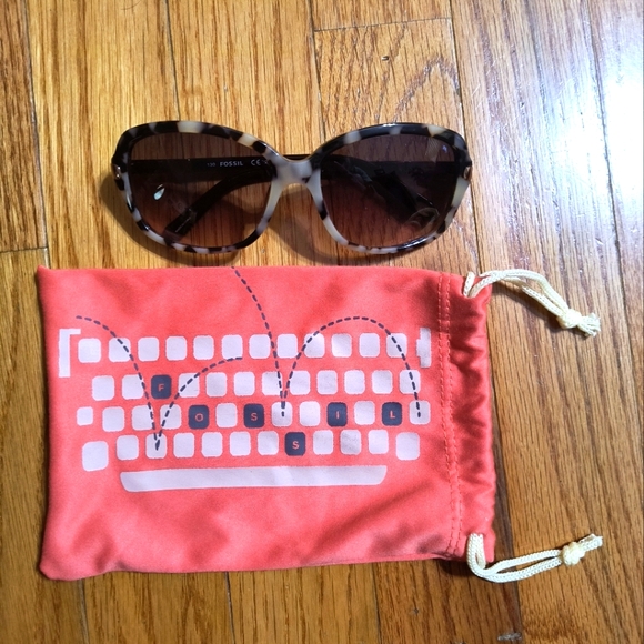 Fossil sunglasses, black and tan marbled with orange carrying case - Picture 1 of 10